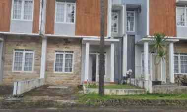 dijual villa griya sekar asri