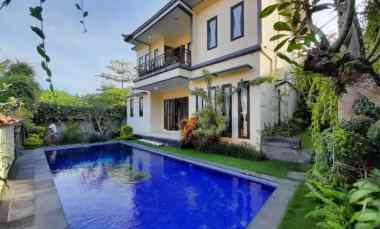 Dijual Villa Halaman Luas Taman Mumbul Nusa Dua Bali