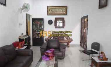 dijual villa jalan damar ii dekat jl