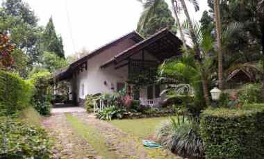 dijual villa jalan grand trawas mojokerto