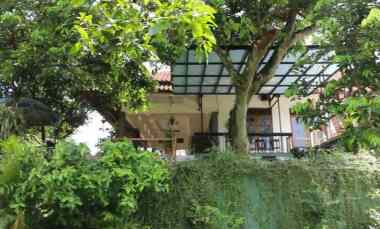 dijual villa jalan kinasih