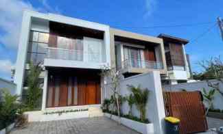 dijual villa jalan tunjung