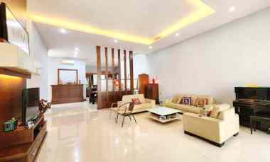 dijual villa jl malibu indah raya suka