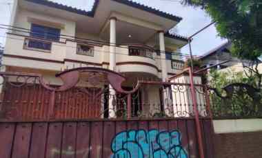 dijual villa jl sultan agung kel sisir