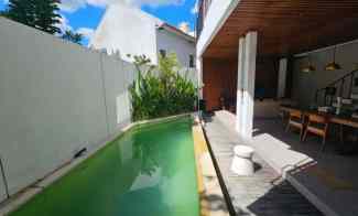 dijual villa jln tumbak bayuh