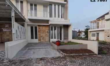 dijual villa kayana regency