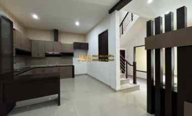 dijual villa komplek cemara asri jalan