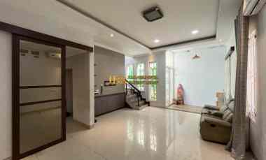 dijual villa komplek citraland gama