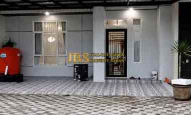 dijual villa komplek eiffel of