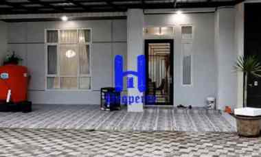 dijual villa komplek eiffel of
