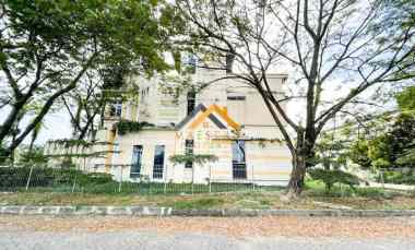 dijual villa komplek graha metropolitan