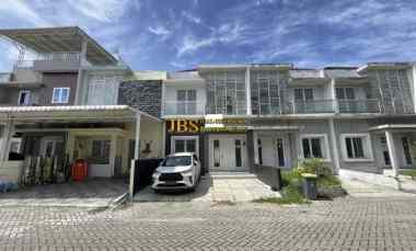 dijual villa komplek graha metropolitan