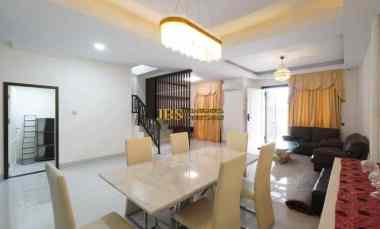 dijual villa komplek jewel park jalan