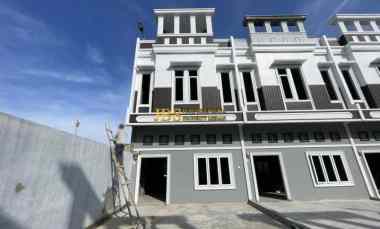 dijual villa komplek mentari somerset