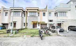 dijual villa komplek riverview polonia kondisi kosong