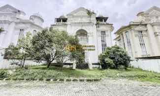 dijual villa komplek royal sumatera