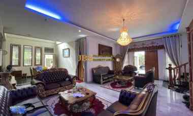 dijual villa komplek royal sumatera