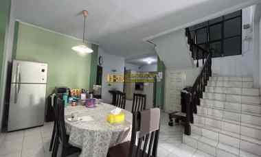 dijual villa komplek taman polonia