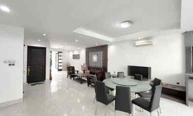 dijual villa komplek the palace residence polonia