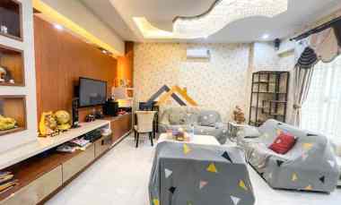 dijual villa konsep double decker jalan