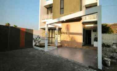 Rumah 2 Lantai Design Industrial dekat Al Azhar Pogung Mlati