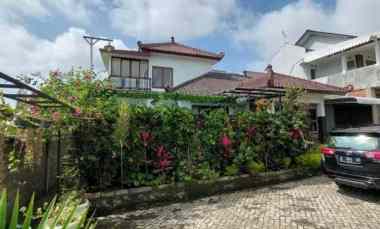 dijual villa modern lokasi di panderman batu