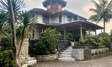 dijual villa sukakarya kec megamendung