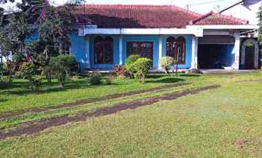 dijual villa villa bukit cipendawa puncak