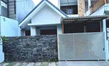 Disewakan Rumah 2 Lantai SIAP HUNI di Surabaya Barat