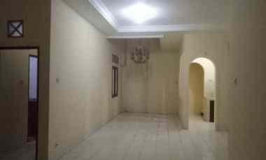 Disewakan Rumah Terawat Baik Lokasi Nyaman dan Asri di Cirendeu