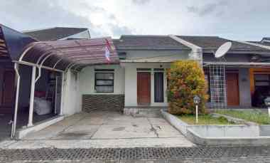 Rumah Minimalis Cluster Cihanjuang Siap Huni Taman Belakang Luas