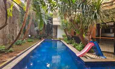 Rumah Siap Huni Area Darmawangsa, Ada Kolam Renang, Bisa untuk Tinggal
