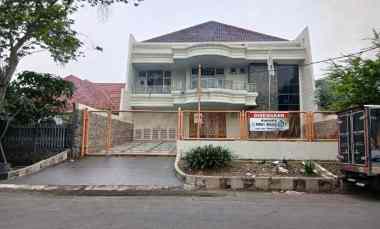 Sewa Rumah Komersial Mewah Strategis di Jalan Imam Bonjol, Surabaya