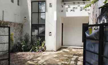 Disewakan Rumah 7 Kamar, Strategis dekat Mall Ciwalk/kampus Unpar