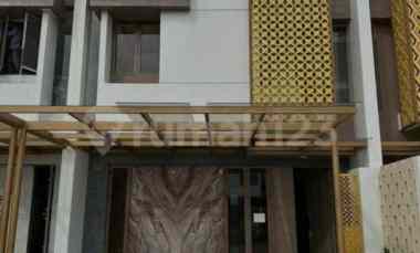 Rumah Mewah Puri 11 Karang Tengah Ukuran 7X12,5 Disewakan Murah