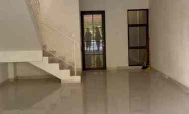 Disewakan Ruko Hook Murah Bagus 3 Lantai di Maison De Wisteria Metland