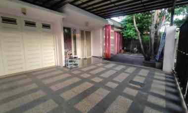 Siap Huni Rumah Lebar 12 Semi Furnished dekat PETRA, Gunawangsa Manyar