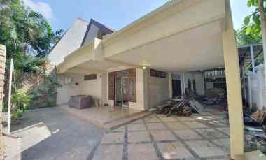 Rumah Raya Ngagel Surabaya dekat Rs Bedah Sekolah St Clara Gereja SMTB