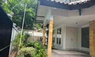 Disewakan Rumah jl . Cantik Pool Pondok Indah Jakarta Selatan