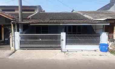 Rumah Klasik Tropis 3 Kamar Tidur 1 Kamar Mandi di Antapani Bandung