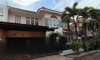 Disewakan Rumah Semi Furnish di Komplek Puri Bintaro Sektor 9
