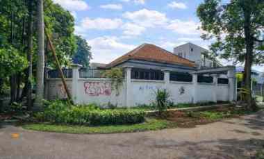 Rumah Kesumba, Raya Ambengan Strategis Pusat Kota Cocok untuk Usah