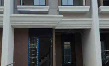 Rumah Baru Semi Furnished Regency One East Point dekat Pakuwon City