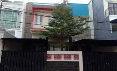 Rumah Pulomas Jaktim 2.5 Lantai, LT 165 m2, LB 350 m2, Lux
