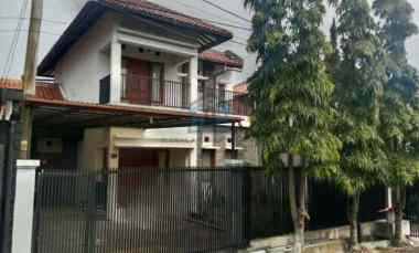 Disewakan Rumah Komplek Sariwangi Ada Taman Belakang dekat Pasteur