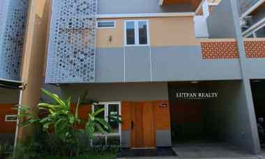 industrial modern townhouse jagakarsa dalam cluster