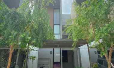 JUAL BUTUH, Rumah 2 Lantai di Grand Wisata O2