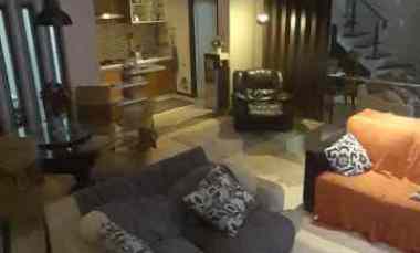 JUAL MURAH, Rumah 2 1/2 Lantai di Grand Wisata