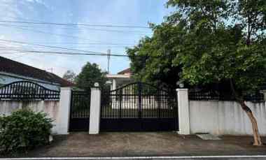 jual rumah bagus shm di raya wr supratman kota blitar
