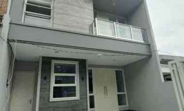 Rumah Dijual di MANYAR.